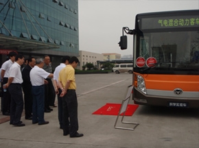 新能源客车调研：国家相关部门领导视察恒通客车