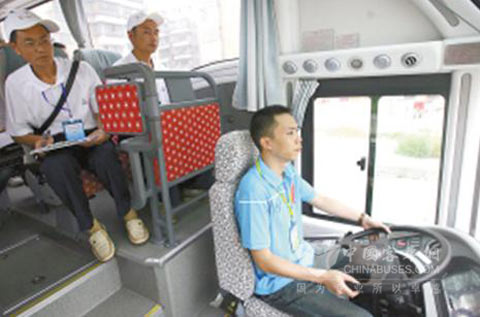 “宇通杯”重庆站比赛驾驶中