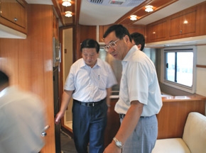 山东省省长姜大明考察中通客车