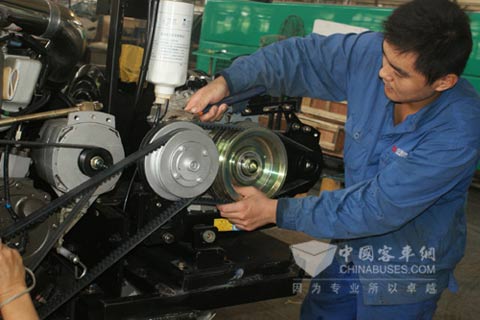 中通技术人员检修车辆