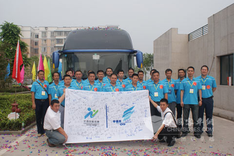 一路传来的比赛旗帜