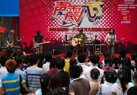 人气旺盛的演出现场