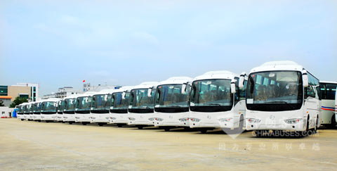 服务地震灾区人民的金旅客车