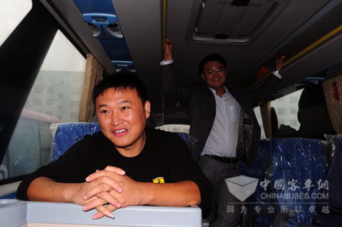 “方舟一号”驾驶员畅谈大金龙