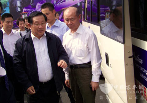 万部长参观新能源应用基地