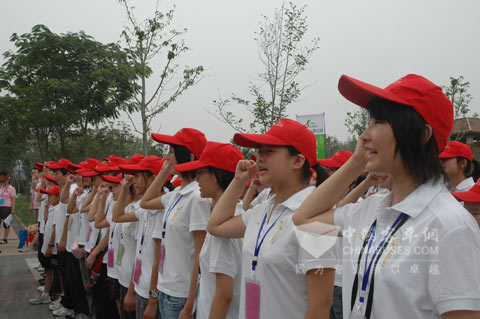 宇通客车助江油学子公益活动