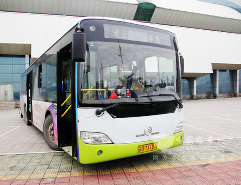 最早一辆服务于连云港市到港口的金旅车