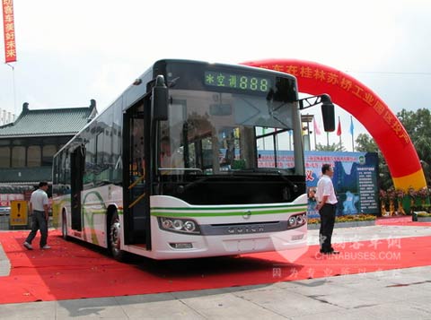 桂林客车新能源“双电”客车靓照