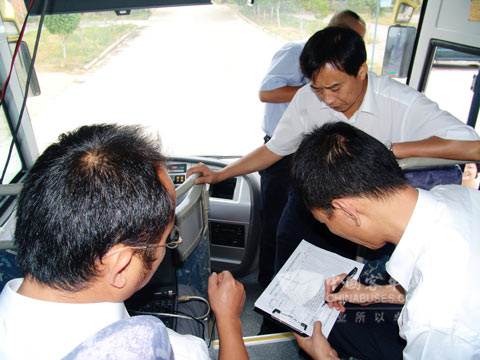 “金旅杯”百车千人安全驾驶技能大赛裁判评分