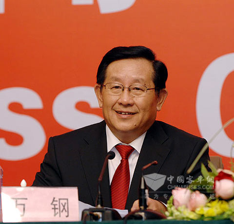 万钢在“新中国60年科技成就新闻发布会”现场发言