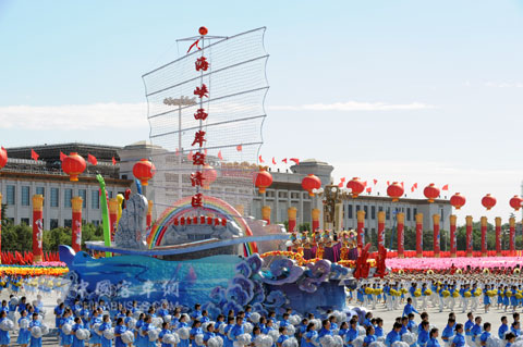 福建国庆彩车“扬帆海西”引人关注