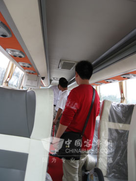 用户参观常隆客车新品