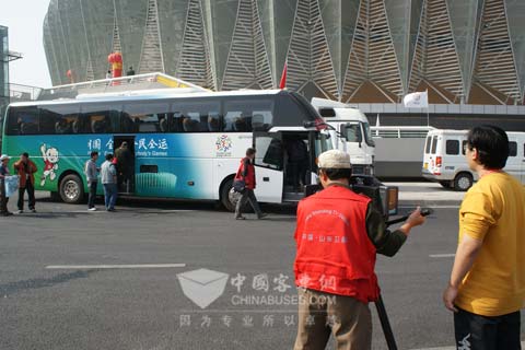 各方媒体关注中通服务车队