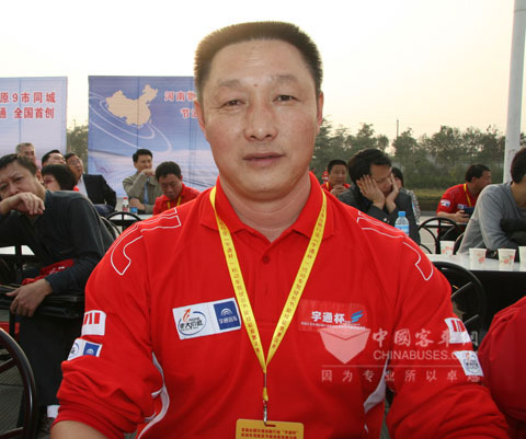 来自新疆客运集团奎屯分公司驾驶员段国忠接受XINGKONG.COM记者采访