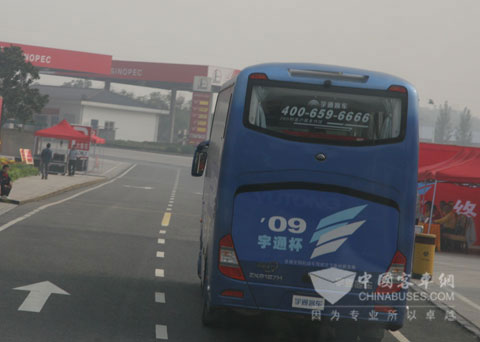 段师傅在“宇通杯”比赛中平稳驾驶