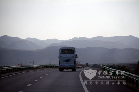 “赢运中国”车队穿行大西北