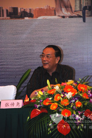 建设部科技委城市车辆专家委员会副主任、旅游客车分会主任张传尧