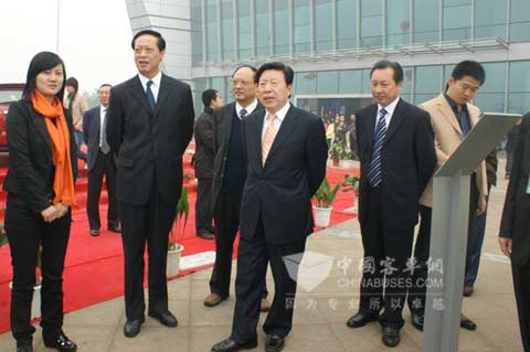 中大新能源汽车在沿海发展经贸洽谈会上展风采