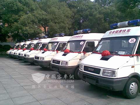 交付中国妇联妇女发展基金会的南京依维柯母亲健康快车