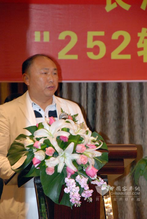 运营商代表龙骧巴士赵总发言