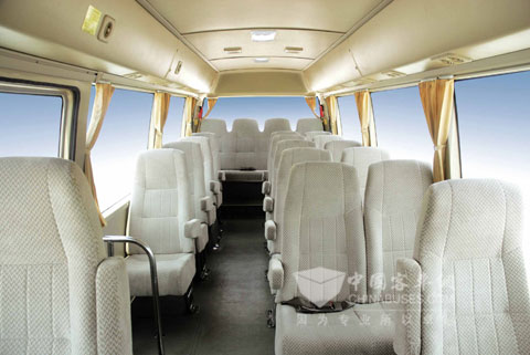 金旅现代底盘考斯特内饰