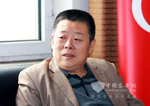 包头公交第四分公司总经理谭崇信对大金龙的服务表示肯定