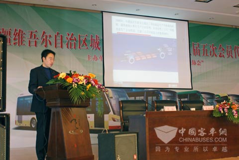 中通客车副总工李晨作产品介绍