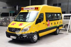 江淮校车闪亮登场道路运输展