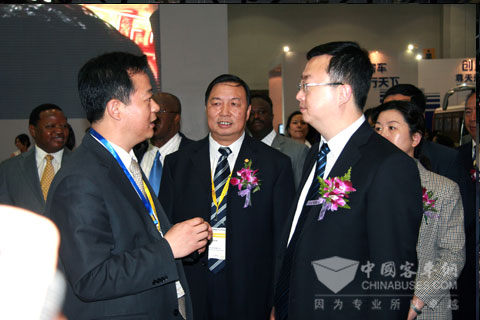 交通运输部领导视察海格客车