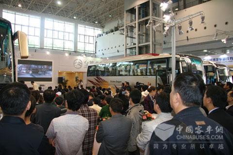 发布会吸引展会现场各界人士关注