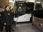 领导参观宇通展车  领导参观宇通展车