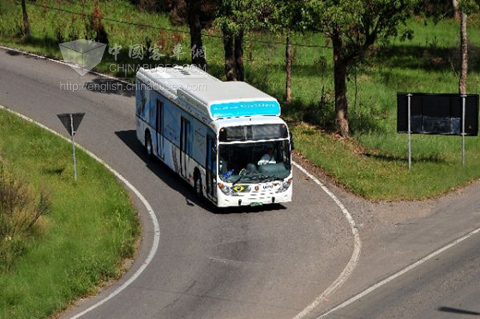 EMTU研发上路的混合动力客车