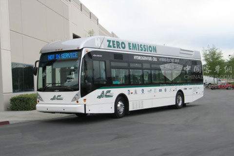 装有新型电池的公交车 