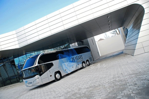 尼奥普兰庆祝客车