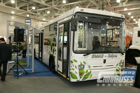 俄罗斯客车制造商Neftekams展出混合动力客车