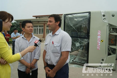 客户接受媒体采访