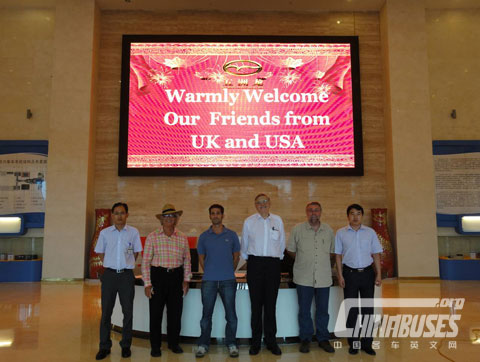 五洲龙国际营销公司领导与英国及美国客户一行合影留念