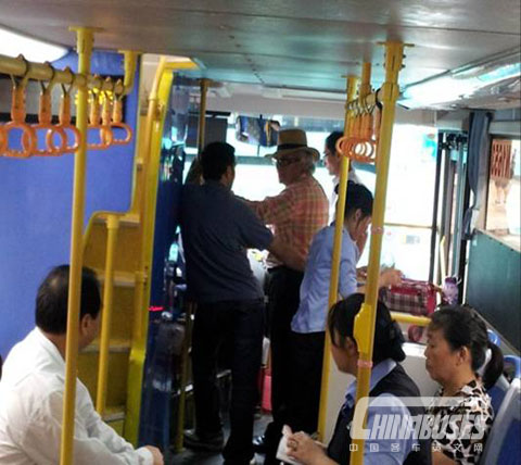 英国及美国客户试乘混合动力双层巴士