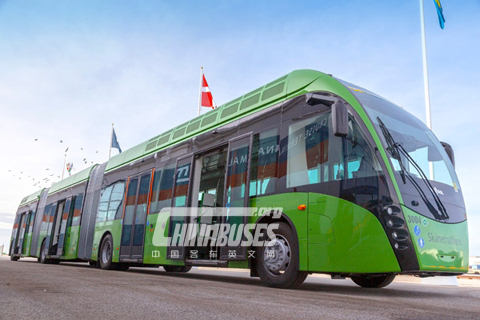 范胡尔首辆24米长混合动力“有轨公交车”Exqui.City