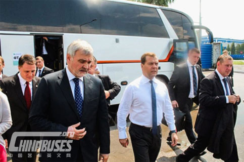 俄罗斯总理梅德韦杰夫视察训练基地ОКА