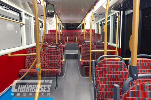 ADL新款Enviro400H双层公交车在伦敦运营