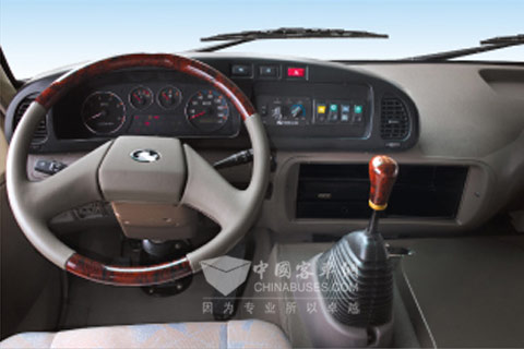 金龙客车XMQ6706NE3