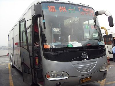 低价出售04年3月UD底盘宇通卧铺客车