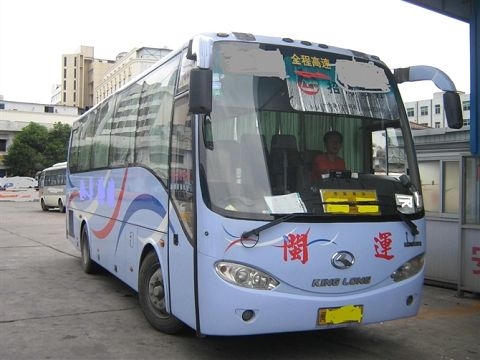 出售二手04年金龙客车6883