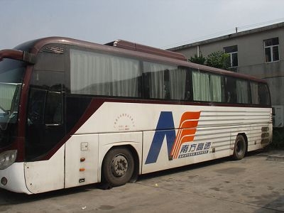 两台西沃B10M 座位数47 上牌日期1999年02月 THD102KB发动机，210KW