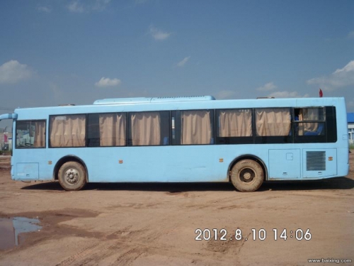 亚星城市客车。12米。荷载80人，两台。车力争，特好使。