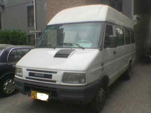 出售2010年10月依维柯17座非营运国三沪C牌照手续齐全