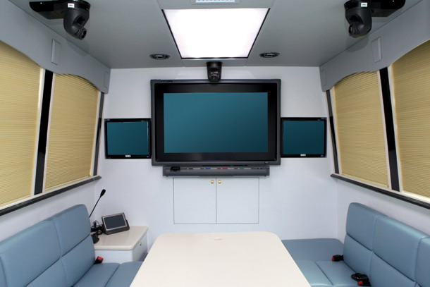 金旅XML6125“天骄”指挥车（柴油5-9座）