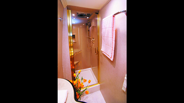 金龙XMQ5180XLJ1房车(柴油国四5-9座)