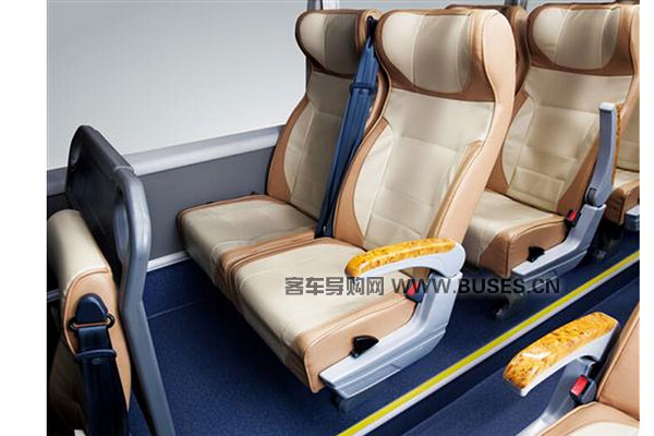 亚星蓝钻YBL6855HCP客车(天然气国五24-39座)